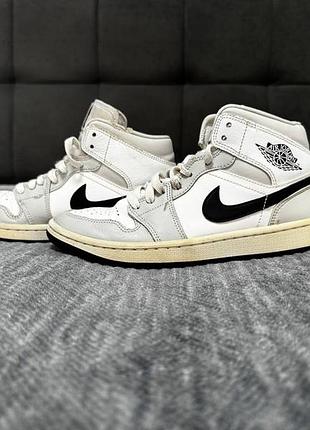 Кросівки жіночі nike air jordan 1 mid білі