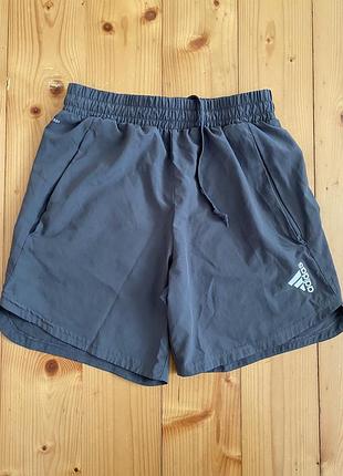 Сірі спортивні шорти adidas aeroready s
