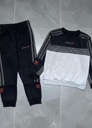 Утеплений оригінальний костюм adidas на 4-5 років