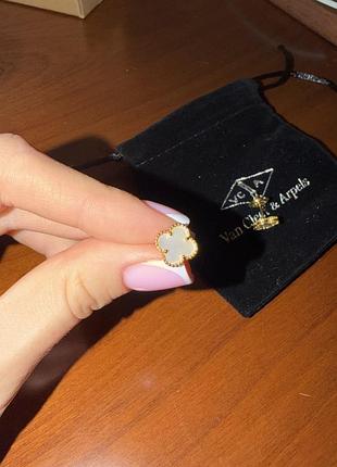 Сережки жіночі van cleef & arpels золотисті конюшина