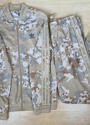 Стильний камуфляжний спортивний костюм adidas originals camo sst унісекс, 11-12 років