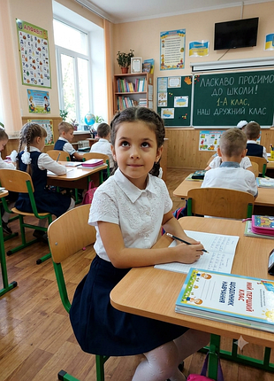 Блузка для дівчинки біла на ґудзиках зі стрейчем