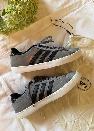 Кросівки adidas сірі