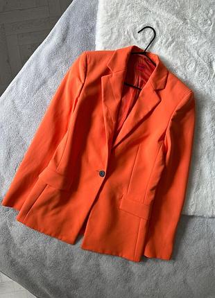 Яскравий піджак hugo boss 3