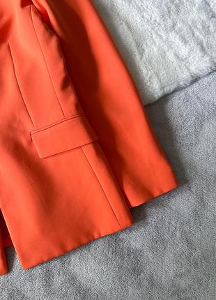 Яскравий піджак hugo boss 7