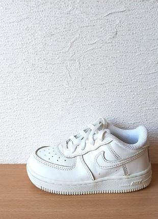 Чудові шкіряні кросівки nike 25 р. устілка 15,5 см.