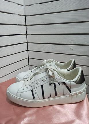 Кроссовки valentino caravani