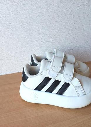 Круті кросівки adidas grand-court 23 р. устілка 14,3 см