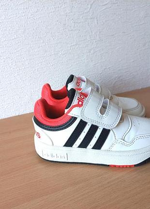 Круті кросівки adidas 24 р. устілка 15,3 см
