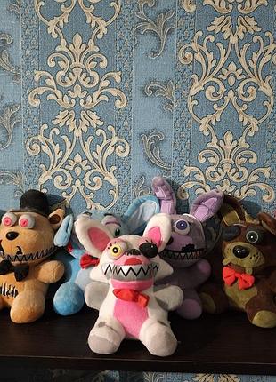Іграшки fnaf