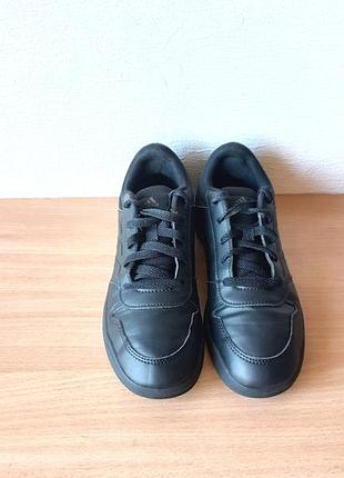 Крутые кроссовки adidas 35.5 р. стелька 22.8 см.