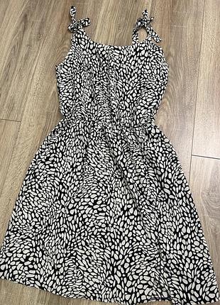 Коротка сукня жіноча zara чорна з принтом, розмір s-m