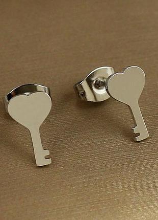 Сережки stainless steel гвоздики ключ з сердечком 1 см сріблястий