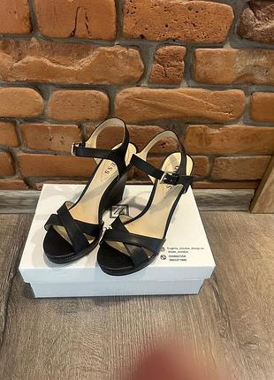 Босоніжки жіночі guess чорні
