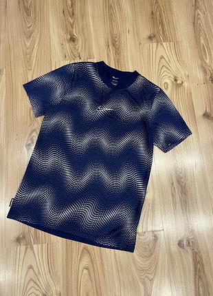 Спортивна футболка чоловіча nike синя розмір m