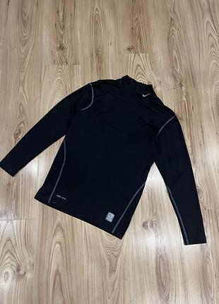 Чоловіча компресійна футболка nike чорна, розмір l