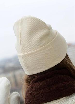 Шапка ангоровая,молочного цвета.мягкие и очень приятная на ощупь.гарно тянется, тем более подходит как на подростка,так и для взрослого 2