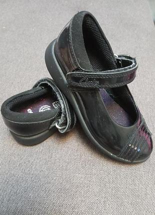 Туфлі фірмові clarks etch beam, р. 26 (устілка ~16-16.5 см), лакова шкіра
