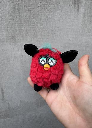 Невеликий червоний м'яка іграшка фербі (furby)