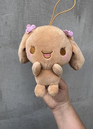 М'який брелок із зображенням мокки (mocha) — персонажа із всесвіту cinnamoroll від бренду sanrio