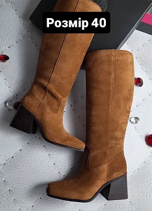 Vince camuto оригінал коричневі руді замшеві чоботи на підборах