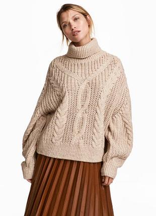 Бежевий светр оверсайз із високим коміром h&m