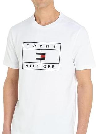 Нова бавовняна біла чоловіча футболка tommy hilfiger з великим графічним логотипом по центру s 36 usa 🇺🇸