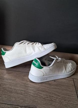 Кросівки  adidas білі з зеленими елементами