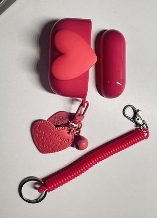 Чохол рожевого кольору на навушники airpods pro 2