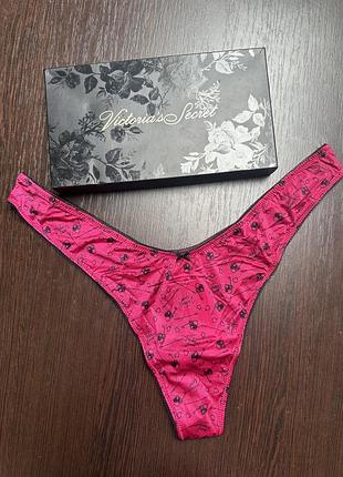 Трусики жіночі victoria's secret стринги рожеві з принтом