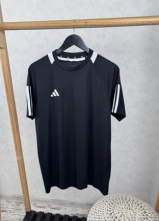 Футболка adidas
