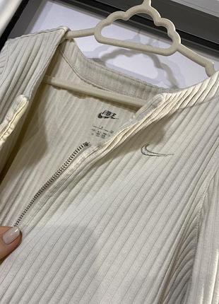 Кофта жіноча nike s молочна на змійці