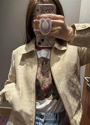 Куртка жіноча coach бежева з монограмою