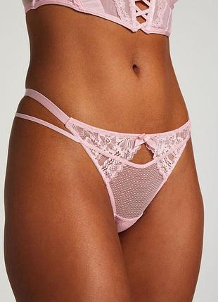 Трусики ніжно-рожеві стрінги мереживні hunkemoller