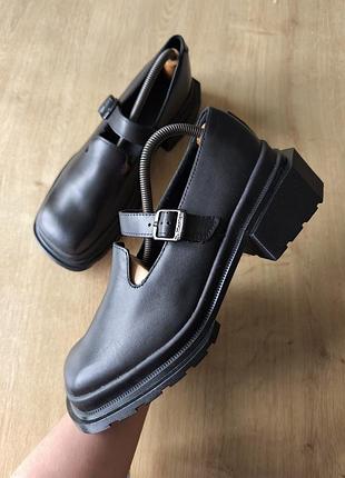 Шикарні жіночі шкіряні туфлі dr. martens, оригінал,р. 39.