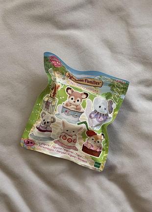 Ігровий набір sylvanian families baby tea party blind bag