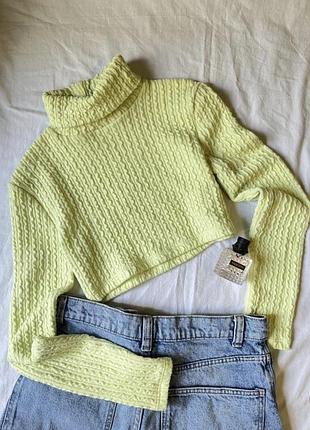 Вкорочений салатовий гольф bershka розмір с