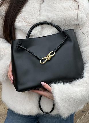 Сумка bottega veneta andiamo medium leather tote bag in black