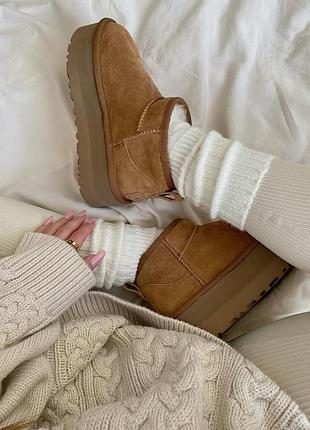 Ugg оригінал! трендові уггі на платформі модель classic ultra mini platform (chestnut)
