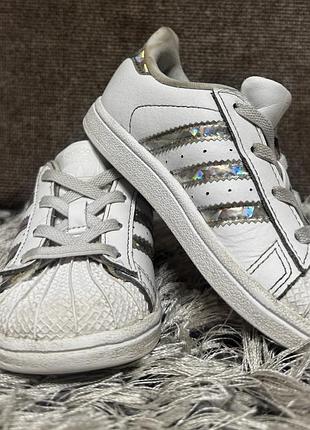 Кросівки дитячі adidas білі з сріблястими смужками, розмір 24, довжина устілки 15.5 см