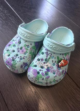 Сабо дитячі crocs м'ятні з квітковим принтом, розмір c9