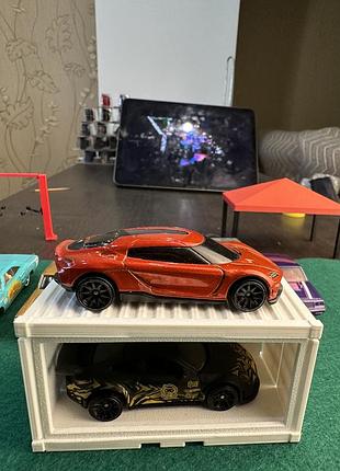 Машинка hot wheels koenigsegg gemera, червона