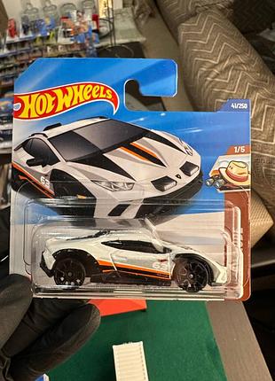 Lamborghini huracán sterrato колекційна машинка hot wheels, no41/250, серія 1/5