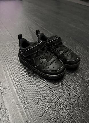 Кросівки 👟 для хлопчика , nike (оригінал) , чорного кольору , 25 розмір, шкіряні