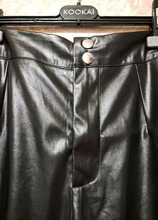 Брюки карго из экокожи 5