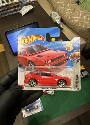 Колекційна моделька hot wheels maserati shamal червона