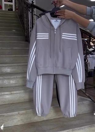 Стильний костюм петля