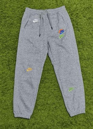 Штани nike multi-logo embroidered tee