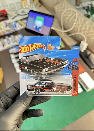 Колекційна машинка hot wheels dodge challenger «night speed»