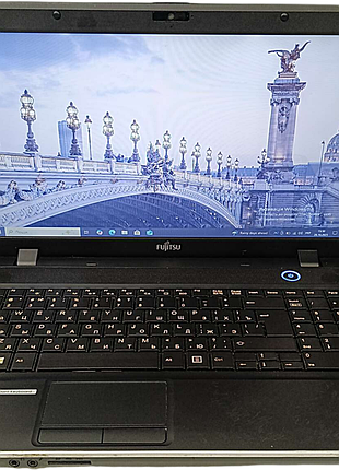 Ноутбук б/у fujitsu lifebook ah512 (celeron b830 1.8ghz/15.6"/1366x768/ram 2gb/hdd 320gb/intel gma hd)